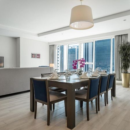 Centara West Bay Hotel & Residences Dauhá Exteriér fotografie A dining room at the Ritz-Carlton, DIFC