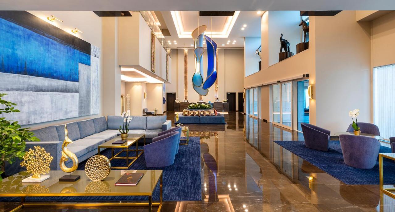 Centara West Bay Hotel & Residences Dauhá Exteriér fotografie The interior of the lounge