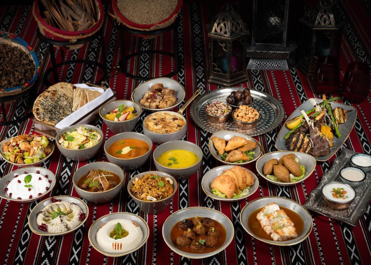 Centara West Bay Hotel & Residences Dauhá Exteriér fotografie A selection of traditional Emirati cuisine