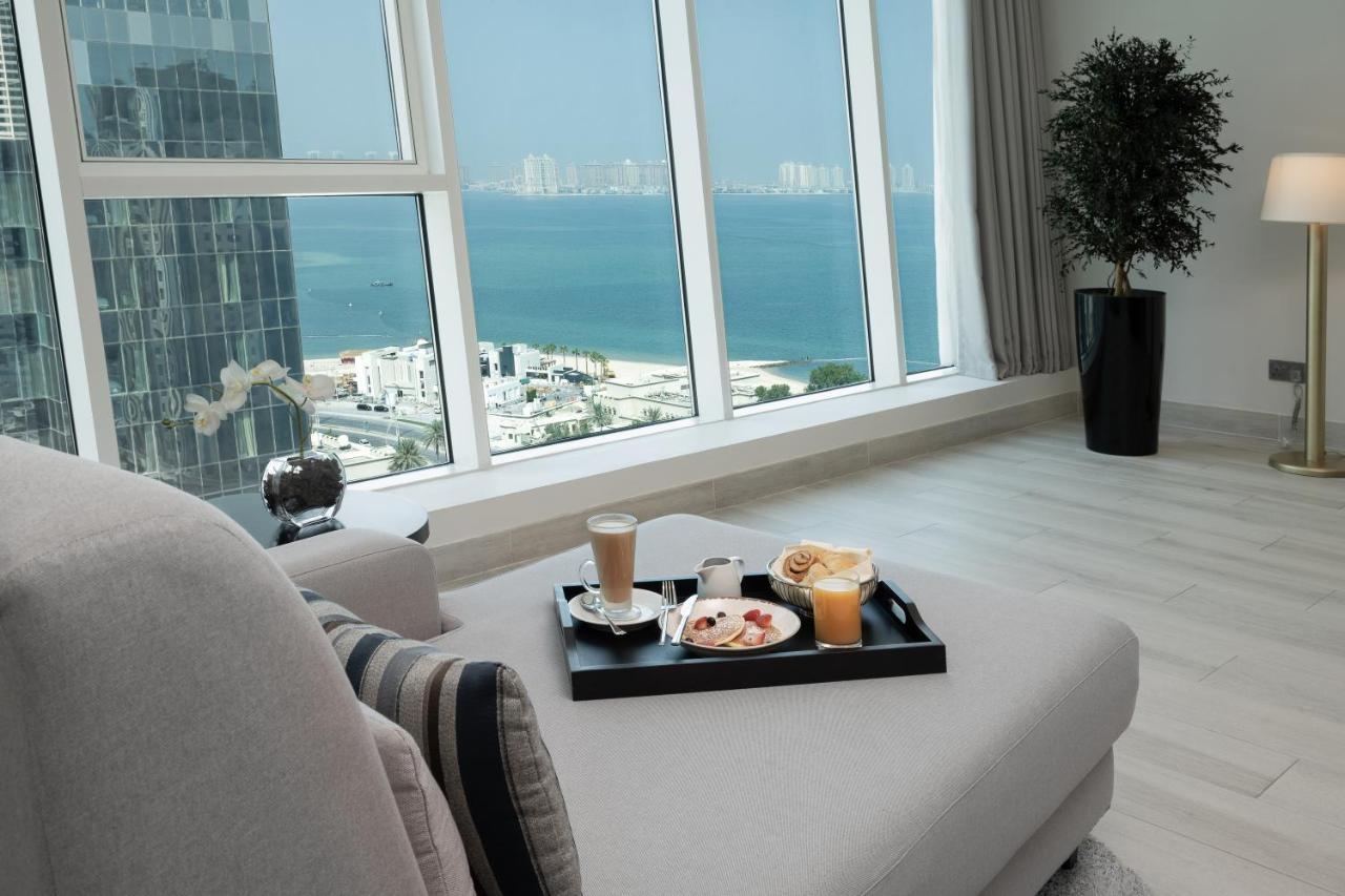 Centara West Bay Hotel & Residences Dauhá Exteriér fotografie A view from a suite at the Ritz-Carlton, DIFC