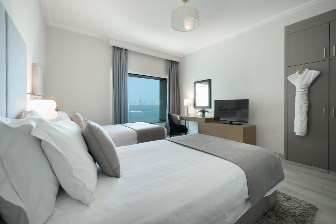 Centara West Bay Hotel & Residences Dauhá Exteriér fotografie A bedroom at the hotel