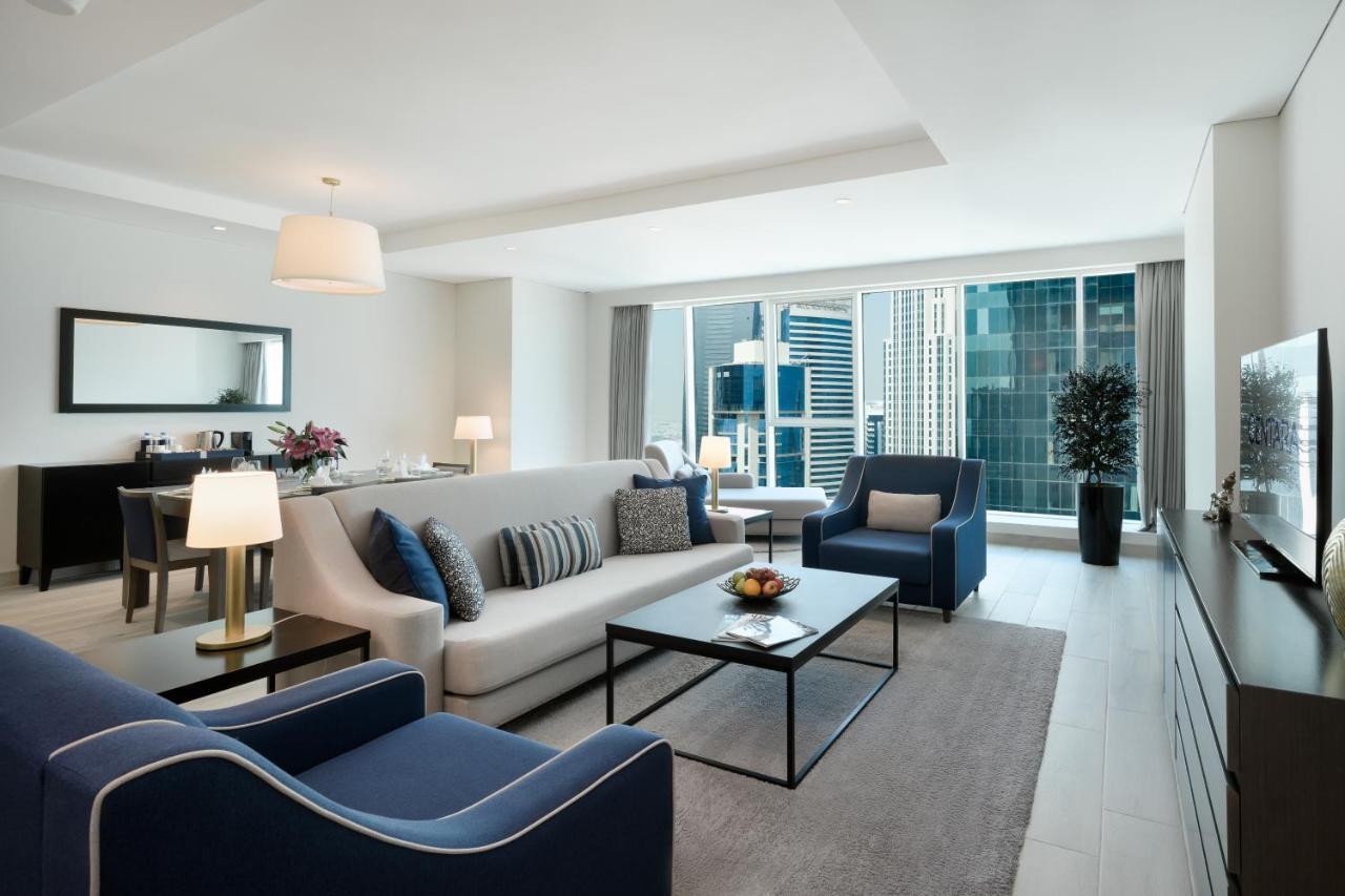 Centara West Bay Hotel & Residences Dauhá Exteriér fotografie A living room in a typical apartment