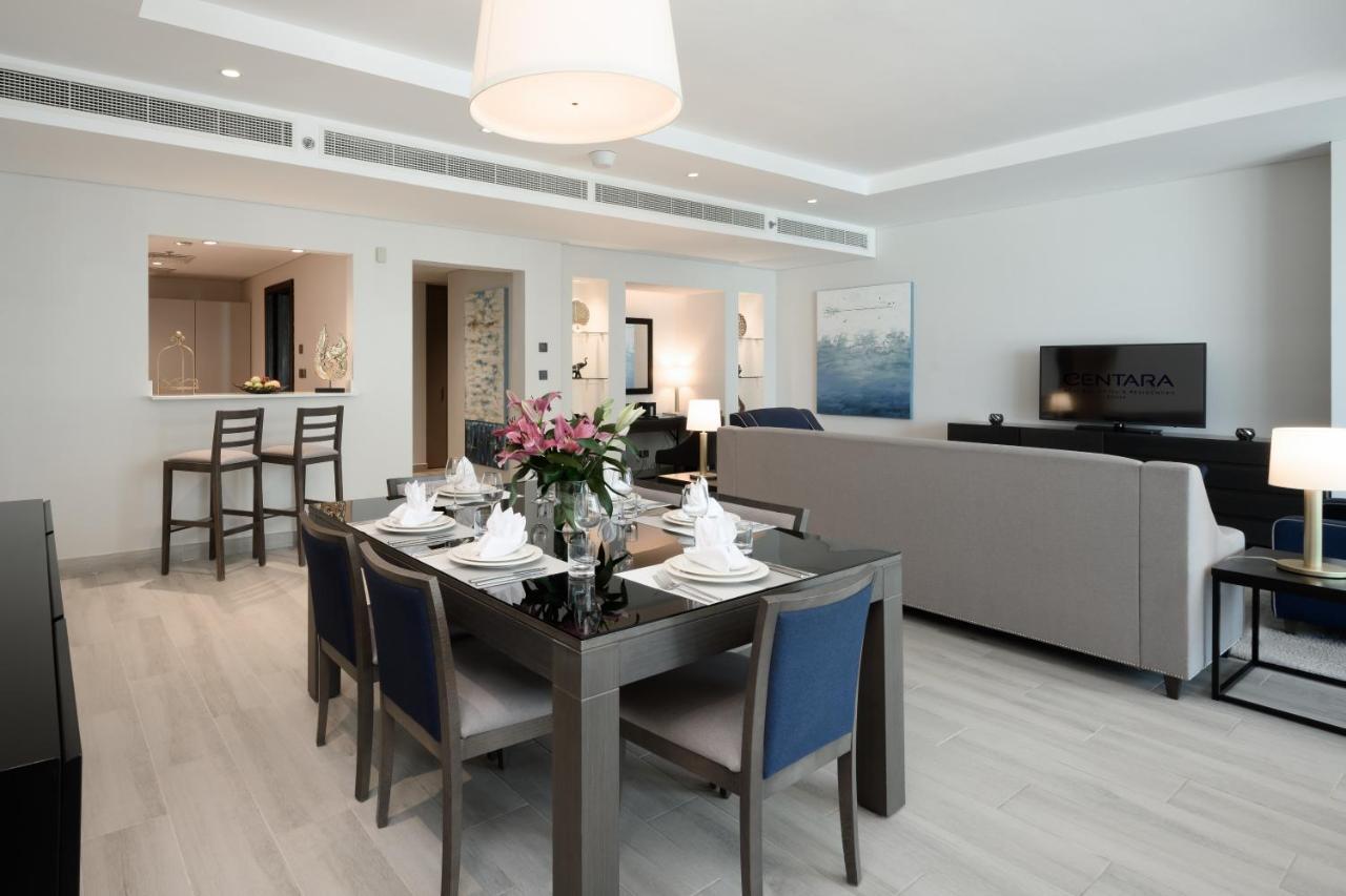 Centara West Bay Hotel & Residences Dauhá Exteriér fotografie A living room at the Ritz-Carlton, DIFC