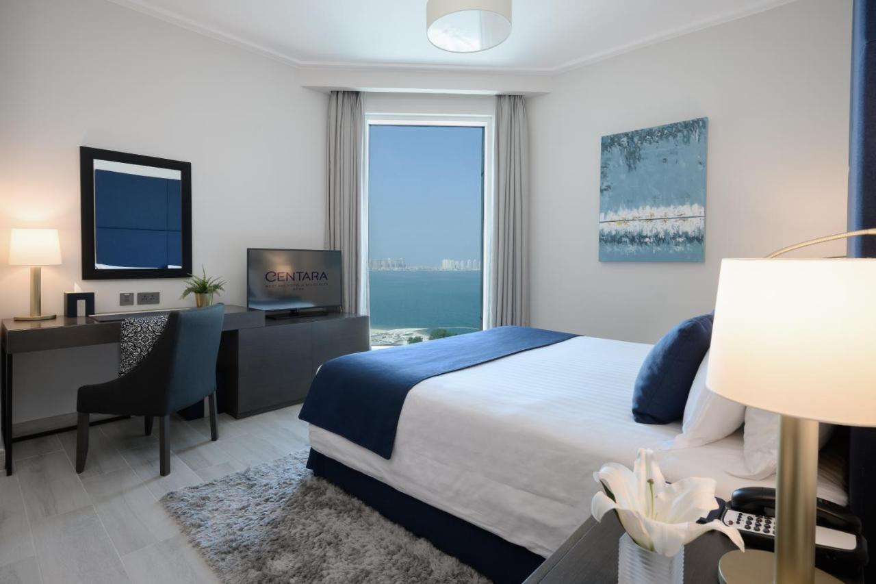 Centara West Bay Hotel & Residences Dauhá Exteriér fotografie A bedroom at the Ritz-Carlton, Bahrain