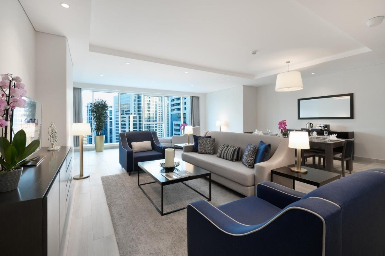Centara West Bay Hotel & Residences Dauhá Exteriér fotografie A living room in a typical apartment