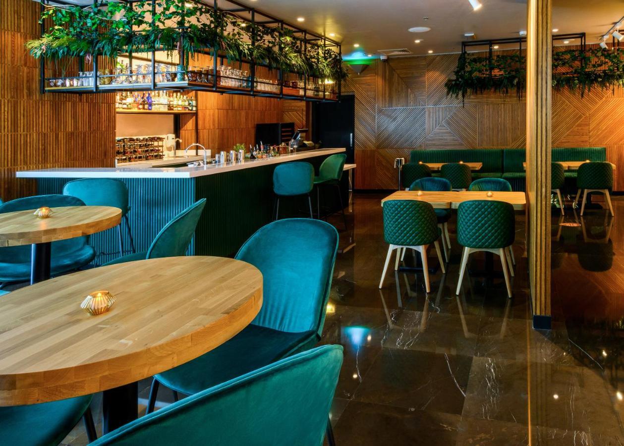 Centara West Bay Hotel & Residences Dauhá Exteriér fotografie The interior of the restaurant