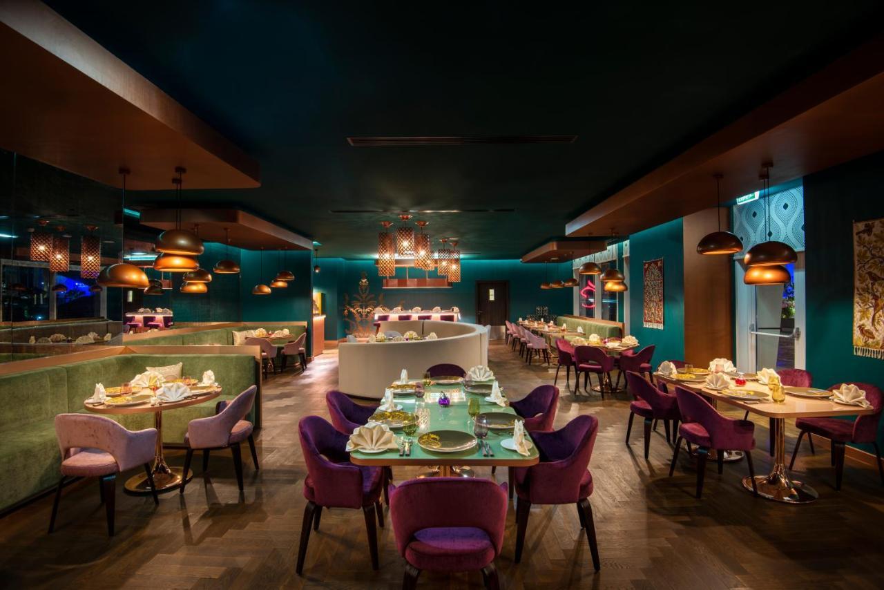 Centara West Bay Hotel & Residences Dauhá Exteriér fotografie The interior of the restaurant